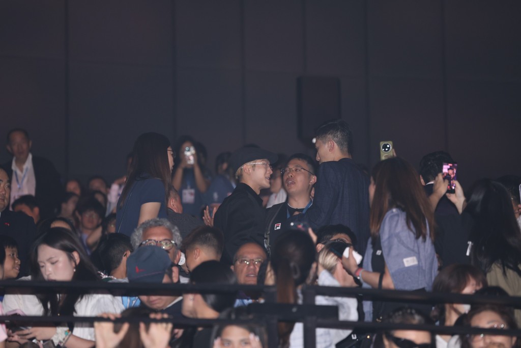 王嘉尔亦有到场观看比赛。徐嘉华摄