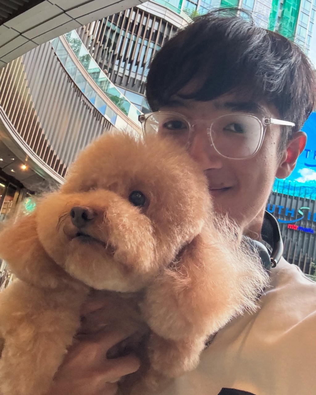 有傳媒報導，姚焯菲與李立仁早前由共同的學術導師牽線，互相交換了聯繫方式。