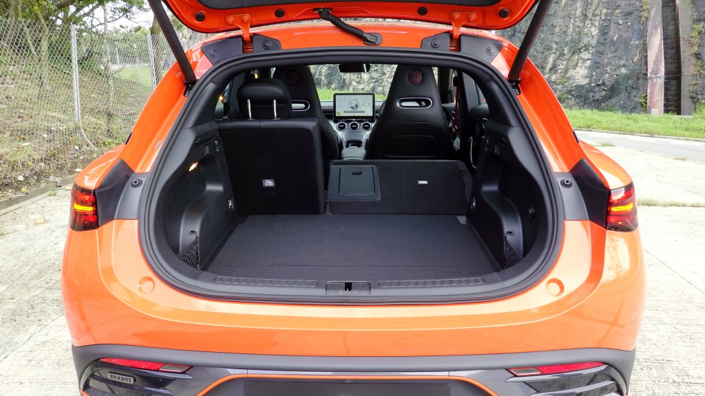 smart #3 Brabus电动四驱SUV后座椅背可左右独立收摺，尾箱容量可扩展至1,160公升。