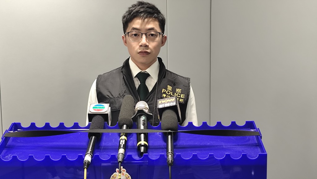 灣仔警區反三合會行動組督察胡偉祺講述案件。 灣仔警區反三合會行動組督察胡偉祺講述案件。