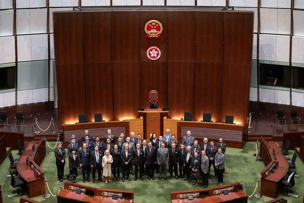 立法會上周五舉行「與駐港總領事及名譽領事交流酒會」。（立法會網頁）