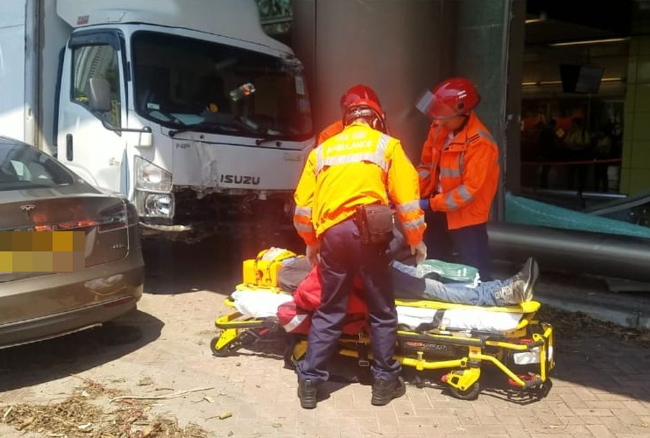 電動車司機受傷送院。林思明攝