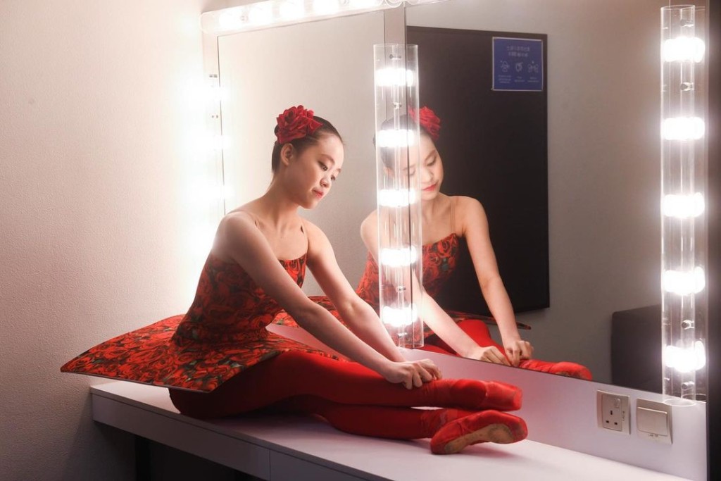 劉秀盈自小已熱愛跳芭蕾舞，曾於國際芭蕾舞比賽中獲得金獎。