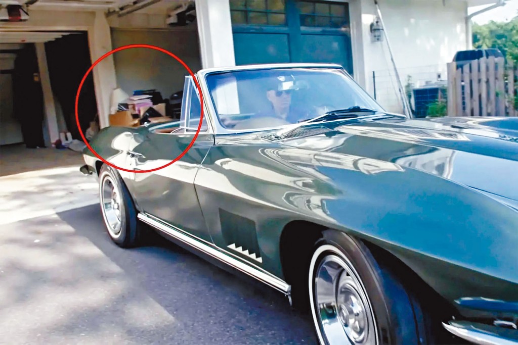 拜登在特拉華州私人住所的車房，被發現藏有政府機密文件。圖為其一段競選影片可見該車房內的雜物。