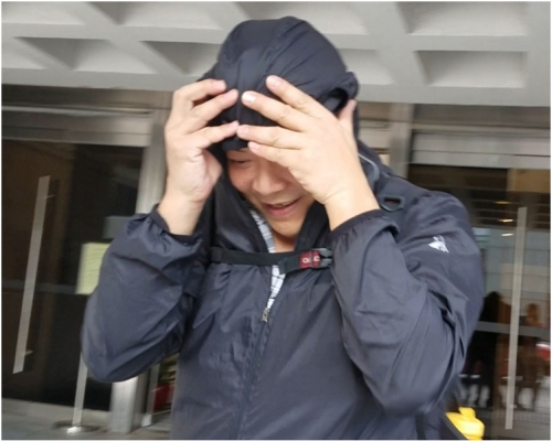 張健華否認5項非禮罪。