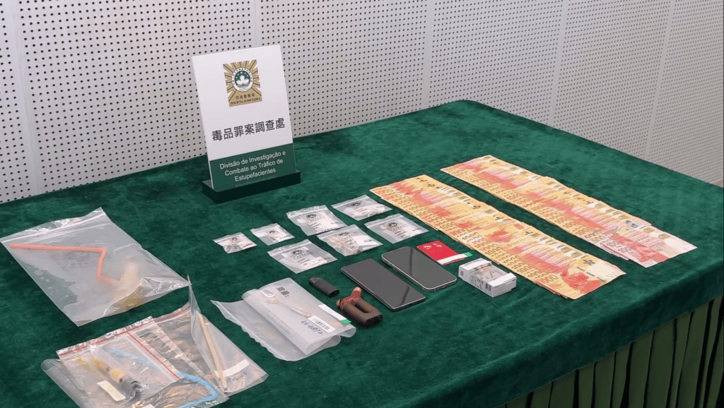 司警展示涉案證物。FB:司警教室 司警展示涉案證物。FB:司警教室