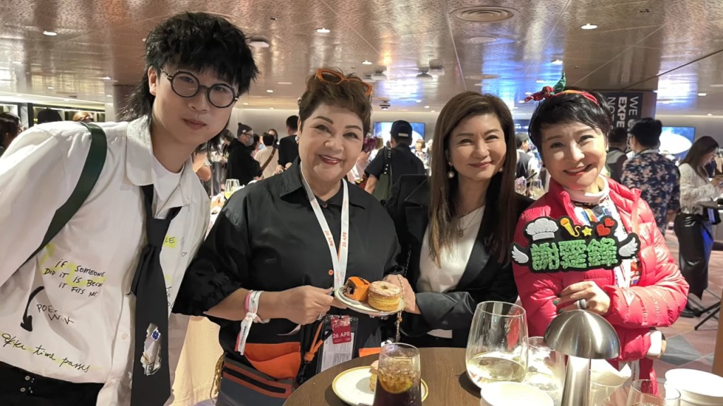 肥媽早前到啟德主場館睇謝霆鋒演唱會。 肥媽早前到啟德主場館睇謝霆鋒演唱會。