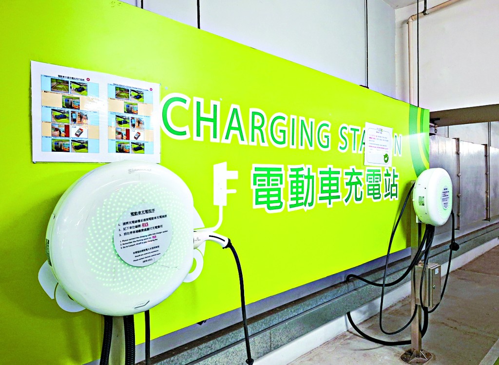《路線圖》提到未來政府將主要透過充電網絡建設、維修培訓及電池回收等，完善配套和方便使用者，以支援私家車綠色轉型」。資料圖片
