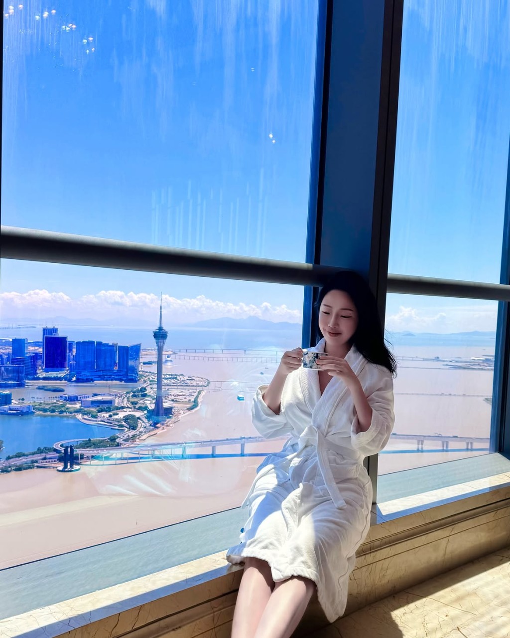 崔碧珈只穿浴袍好吸睛。