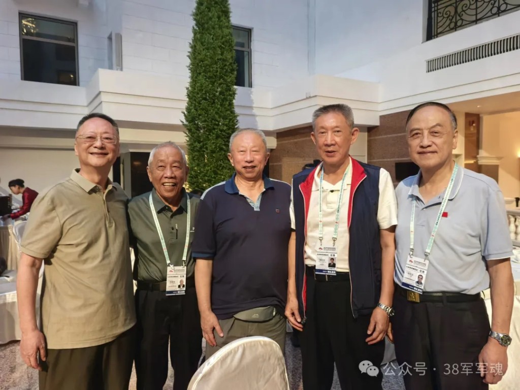 (左起)韓毅、陳道南、彭志強、楊東明、李亞濱 (左起)韓毅、陳道南、彭志強、楊東明、李亞濱