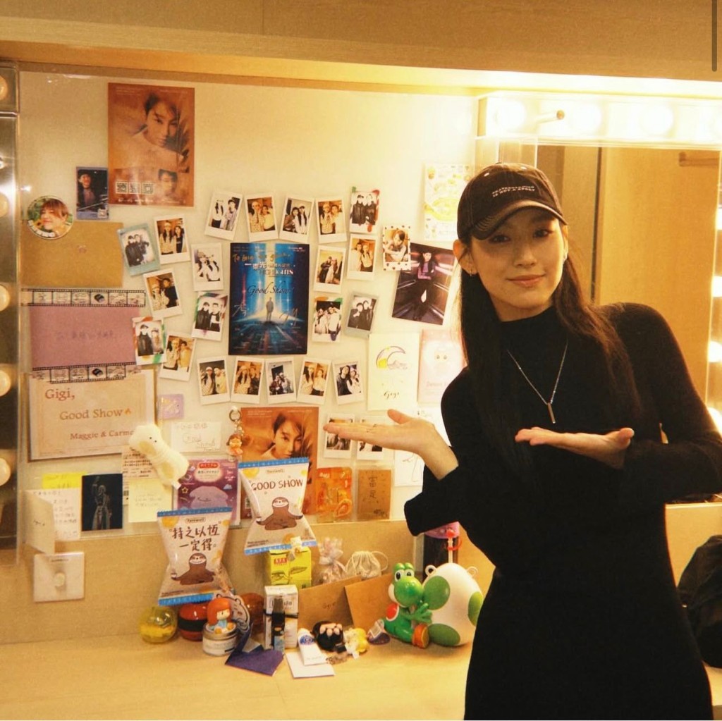 炎明熹昨晚狂po相po片。 炎明熹昨晚狂po相po片。