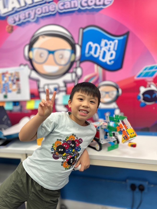 余仲騏同學對編程及科技充滿興趣，年紀尚小已積極參與大型創科比賽，展現學習成果。