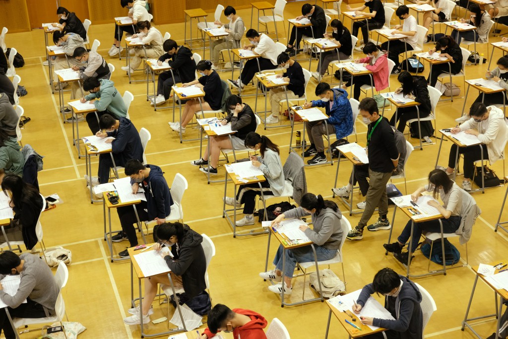 試場可能沒有時鐘，考生可自備手錶。資料圖片