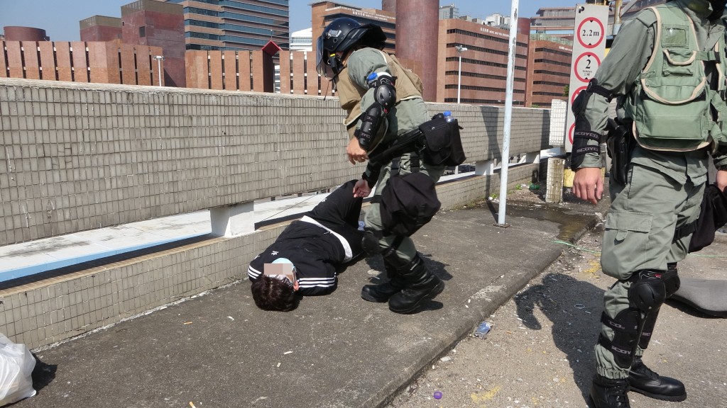 警員拘捕示威者。資料圖片