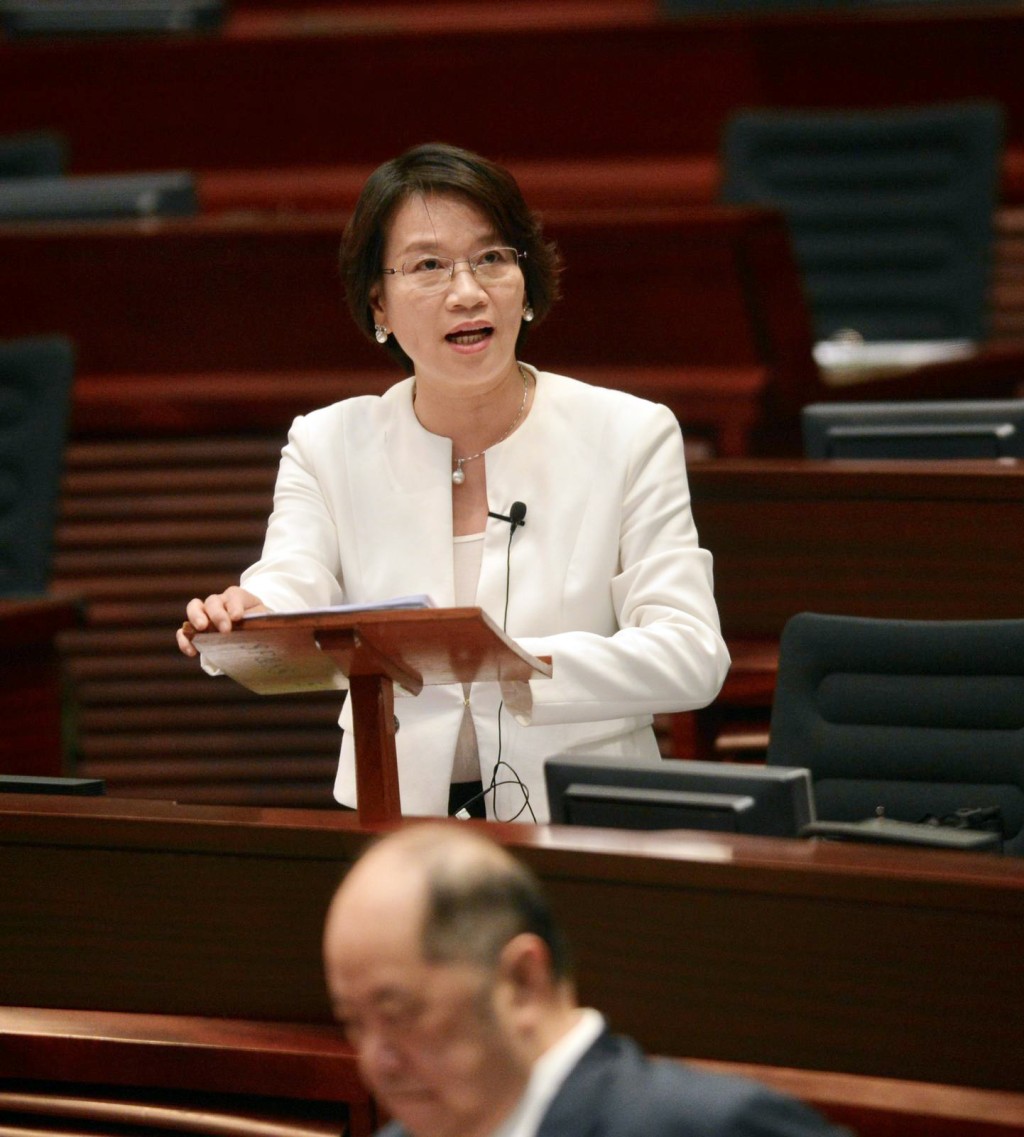 梁美芬認為,年輕人參與衝突因教育制度出問題。