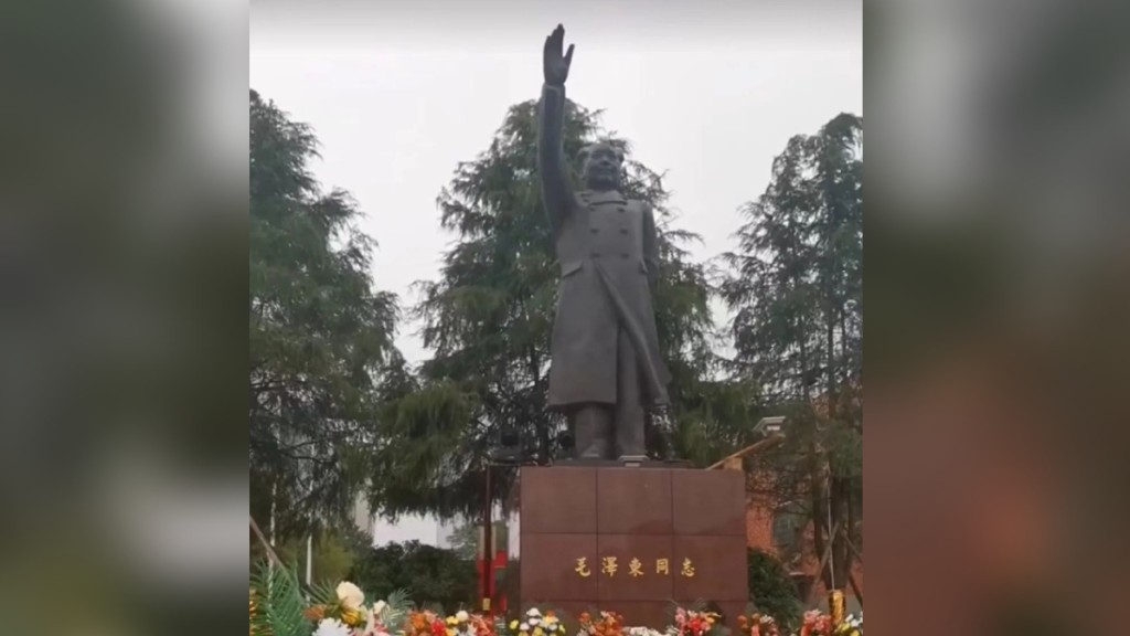 毛澤東銅像原本竪立在長沙市望城區銅官鎮花實村內。紅歌會網
