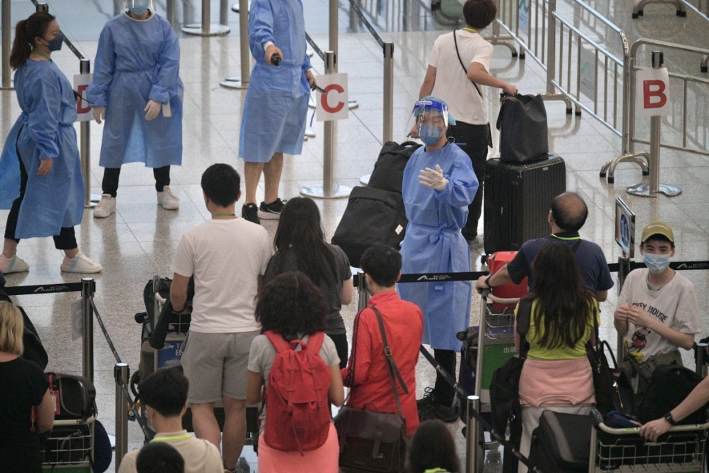 抵港人士仍要在機場進行核酸檢測，但毋須在機場等待結果。