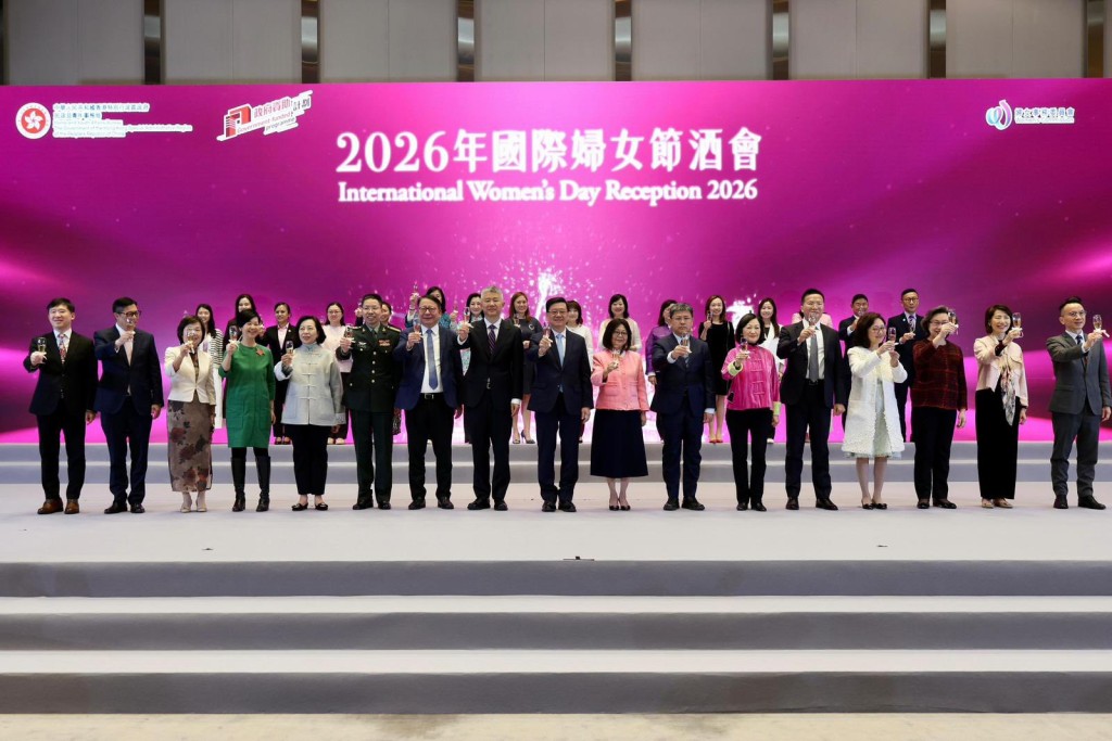 李家超今日出席2026年國際婦女節酒會，向全港女性致敬。李家超FB