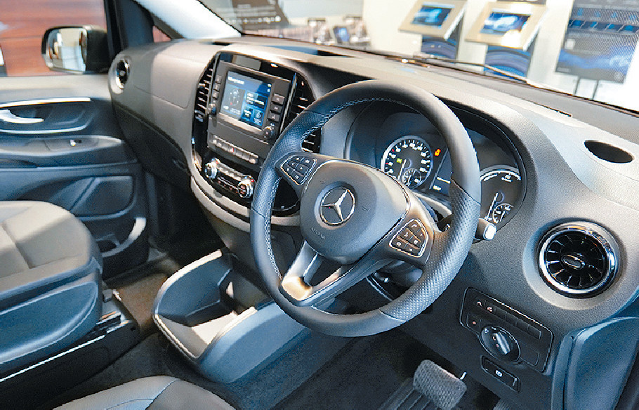 ■車廂配套如真皮軚盤、觸控屏幕等跟Vito 119相同。