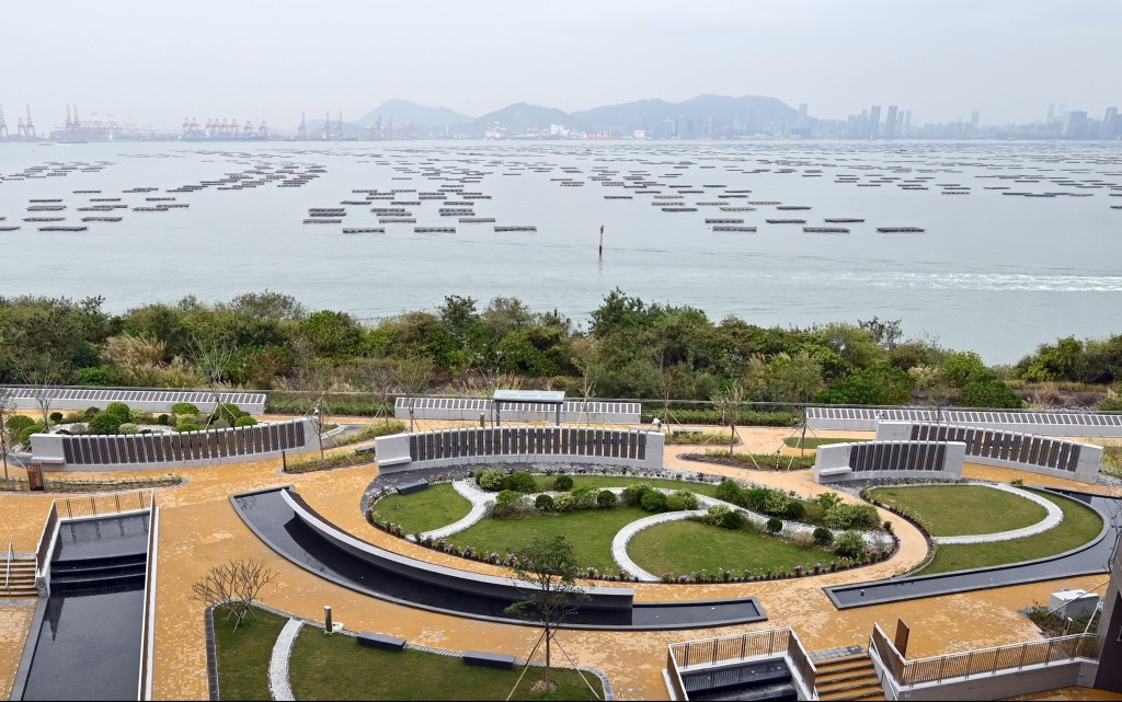 屯門曾咀紀念花園即日起接受市民申請於紀念花園撒放先人骨灰。