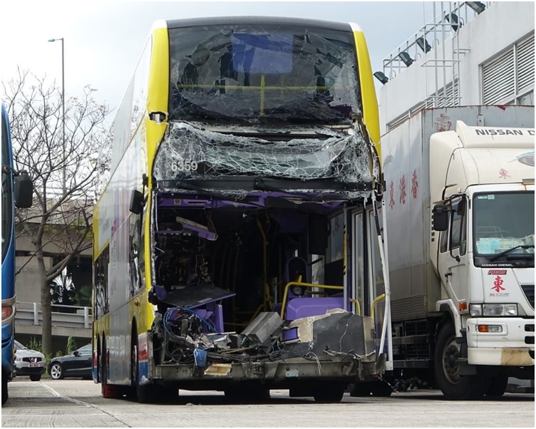 肇事的城巴於九龍灣汽車拘留中心。梁國峰攝