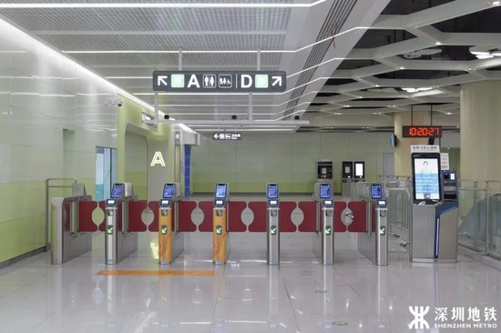 深圳地铁日前宣布由即日起至7月30日试行「闸机常开模式」