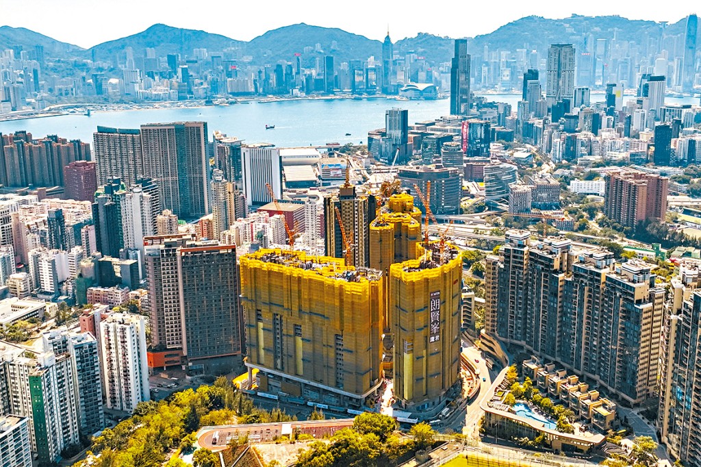 朗賢峯IIA期昨日以招標方式連沽5伙,呎價最高2.76萬。