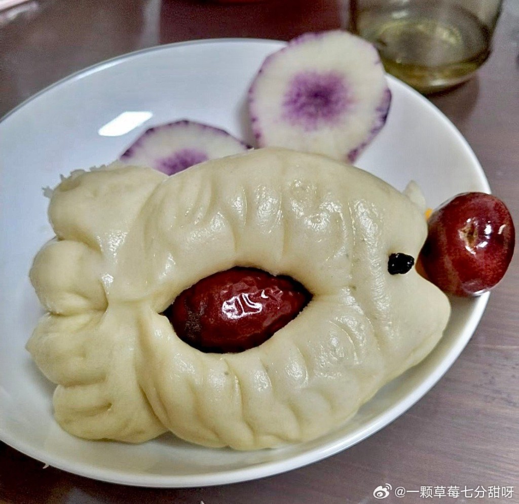 山東花餑餑造形千變，顏色艷麗，令網民讚嘆如藝術品。微博＠一顆草莓七分甜呀