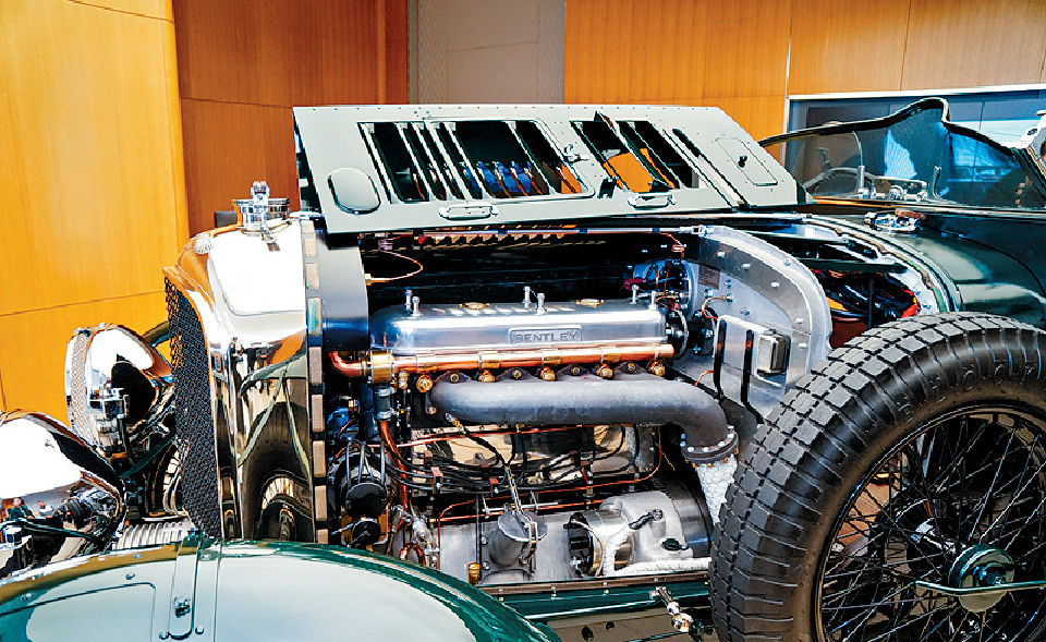 ■4.5公升直四機械增壓引擎輸出250bhp馬力。