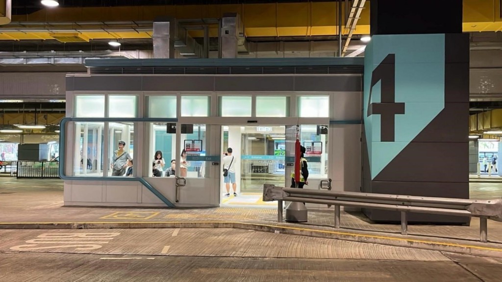 位於馬鞍山市中心公共交通總站巴士4號月台的乘客候車室已於今年3月24日投入服務。林世雄網誌