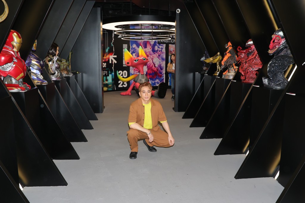吳卓羲將自己一半逾三百多珍藏玩具及模型舉行展覽。