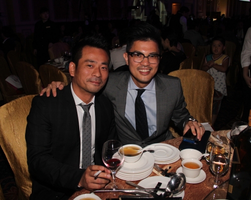 太陽娛樂唐才智(圖右)等，以2.3億傲瀧兩伙特色戶。