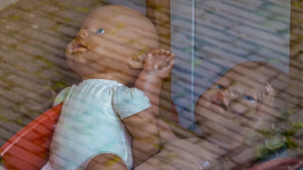 煩躁母親不堪哭鬧將2歲女焗死。 路透社示意圖 煩躁母親不堪哭鬧將2歲女焗死。 路透社示意圖