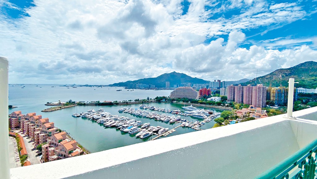 住戶可於天台外望無敵海景。