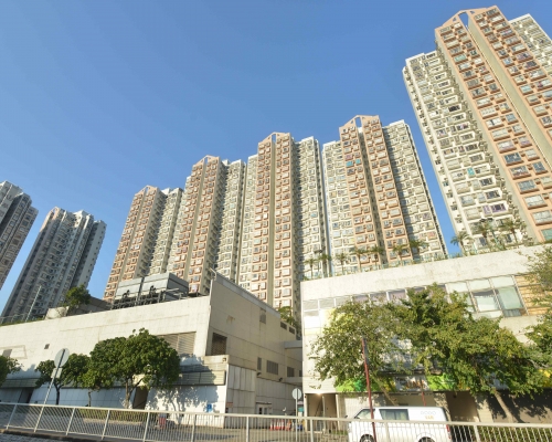 粉嶺名都中層三房555萬成交。