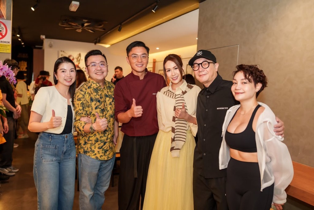 老婆莊思明當然有出席開張典禮。 老婆莊思明當然有出席開張典禮。