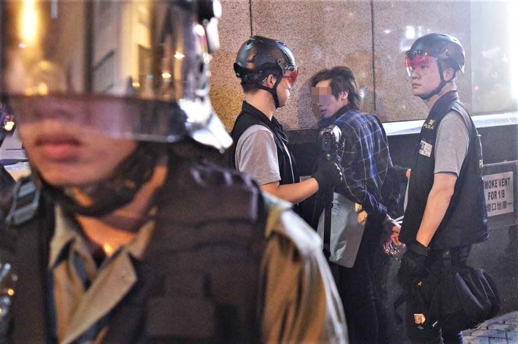 警方拘捕多人。