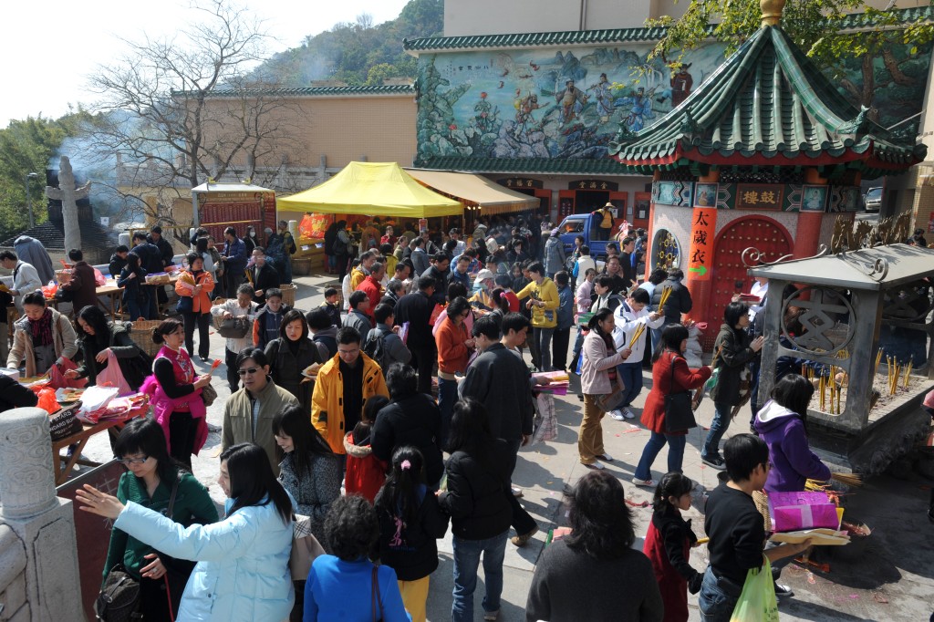 市民到圆玄学院摄太岁。资料图片