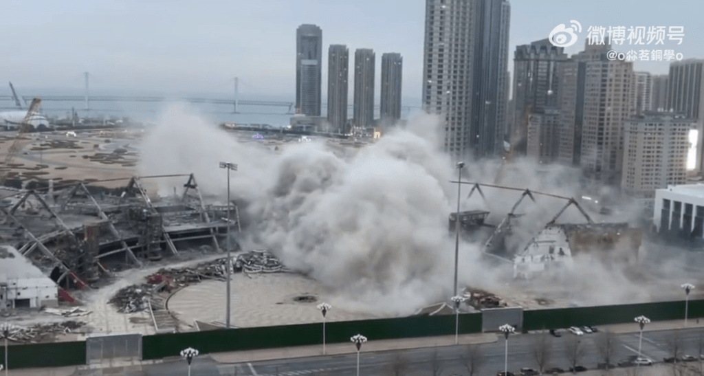 大连市大连国际会展中心2月20日傍晚5时17分拆除工程发生一起结构倒塌事故。