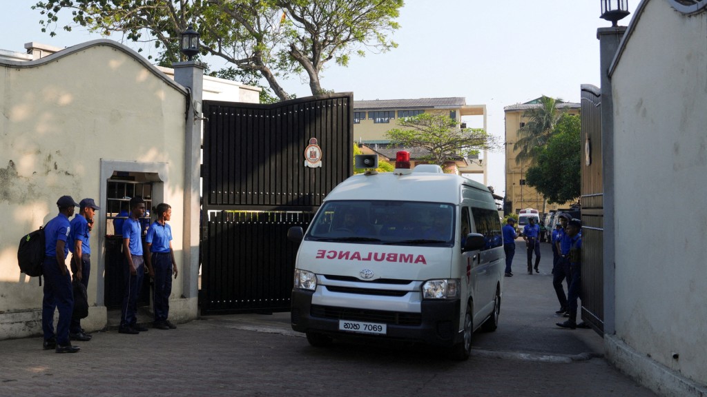 伊朗護衛艦在斯里蘭卡南部加勒港對開沉沒,32人獲救送往當地醫院。 路透社 伊朗護衛艦在斯里蘭卡南部加勒港對開沉沒,32人獲救送往當地醫院。 路透社