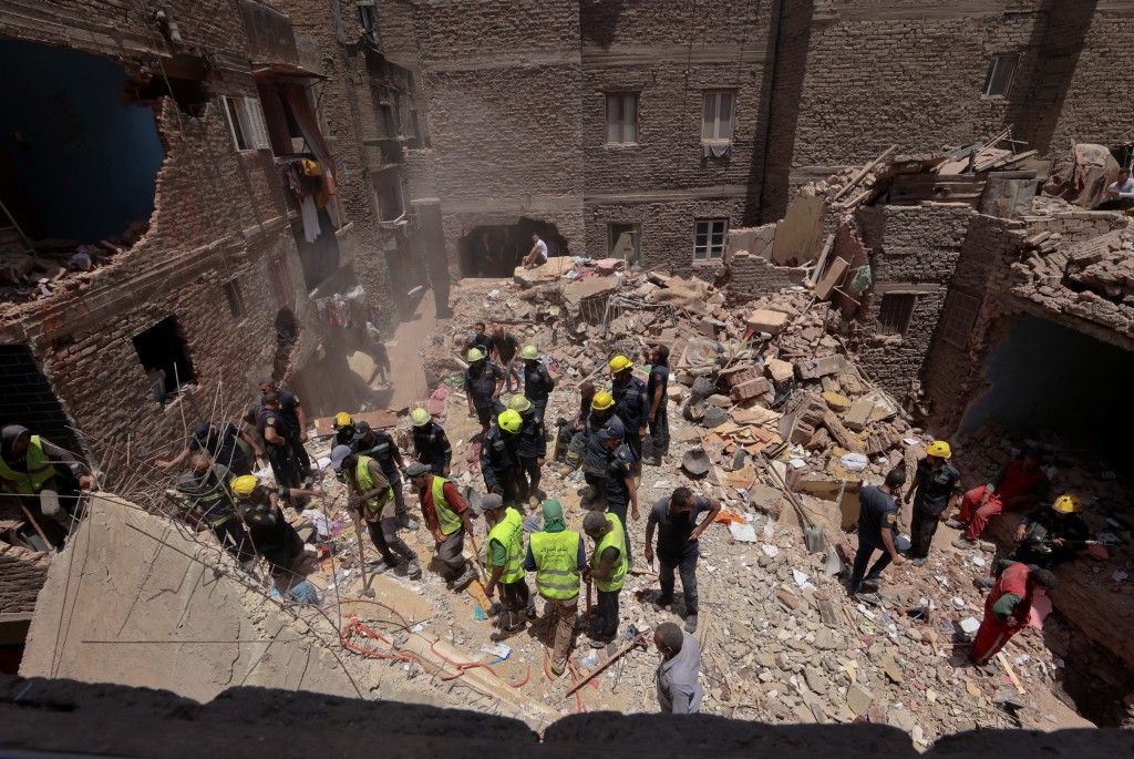 埃及开罗住宅大楼倒塌致13死1伤，怀疑与业主违例拆墙有关。  路透社