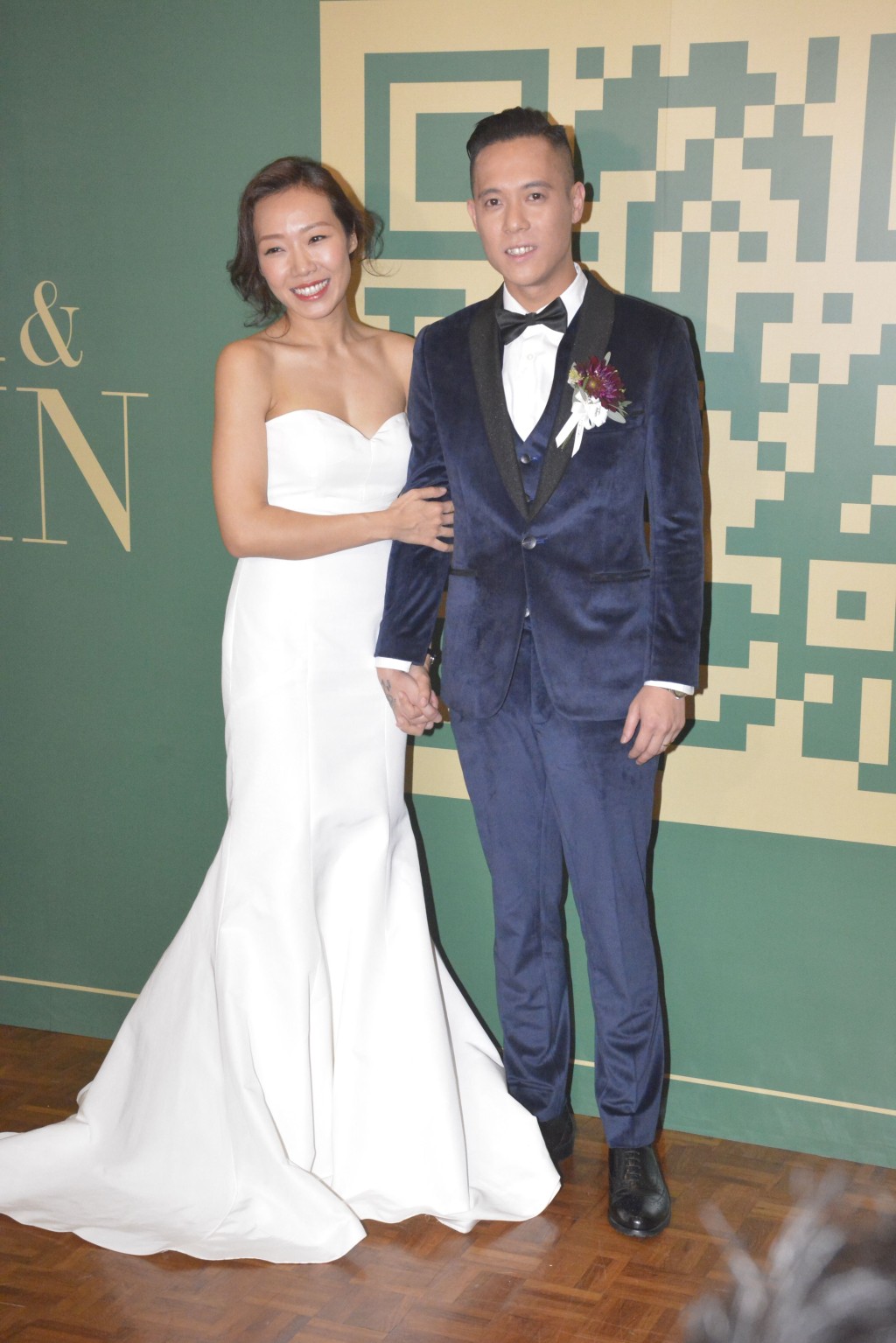 2018年，阿芝跟美术指导梁子贤举行婚礼。