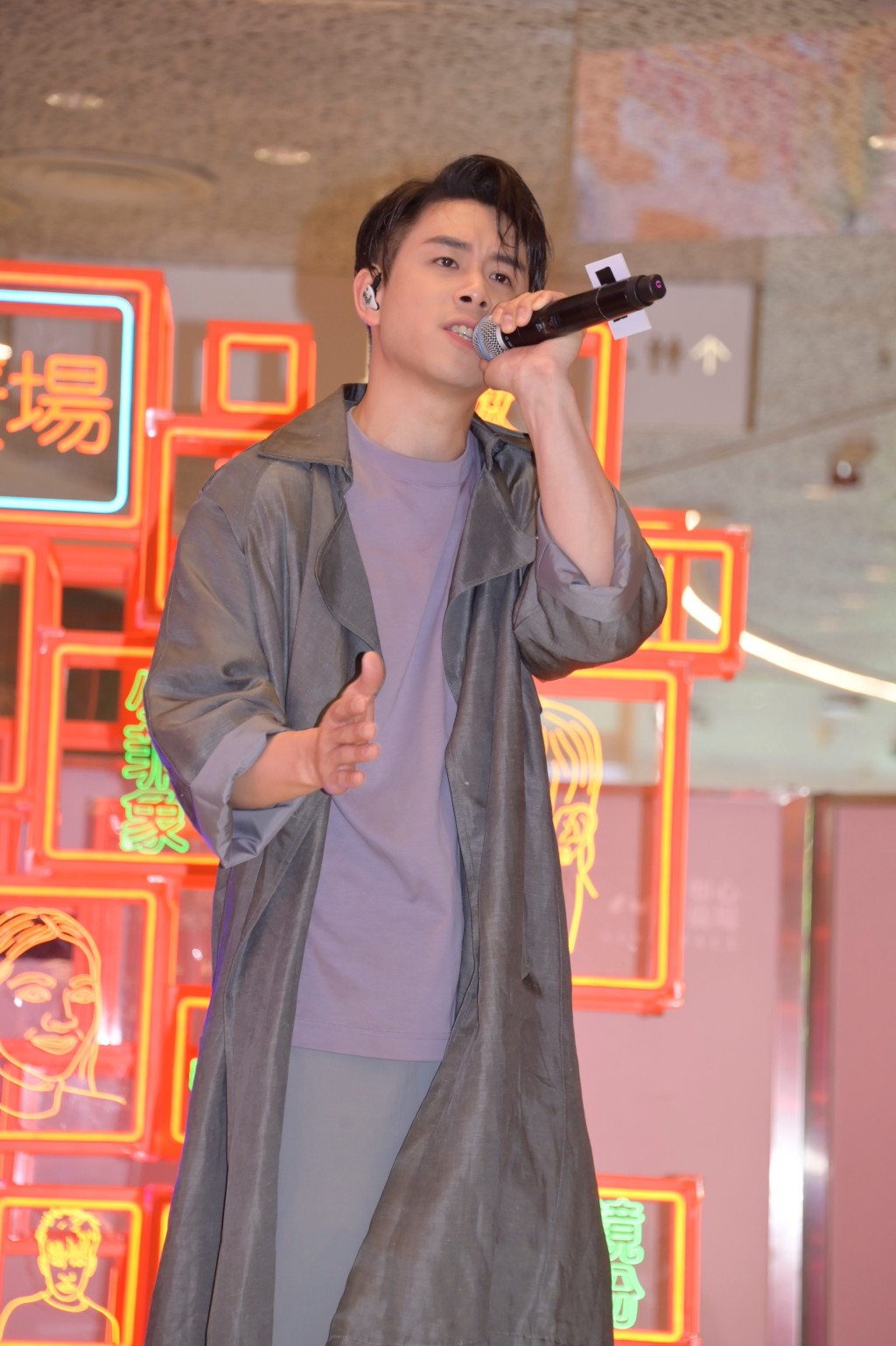 Anton透露女友要努力準備自己的音樂會。