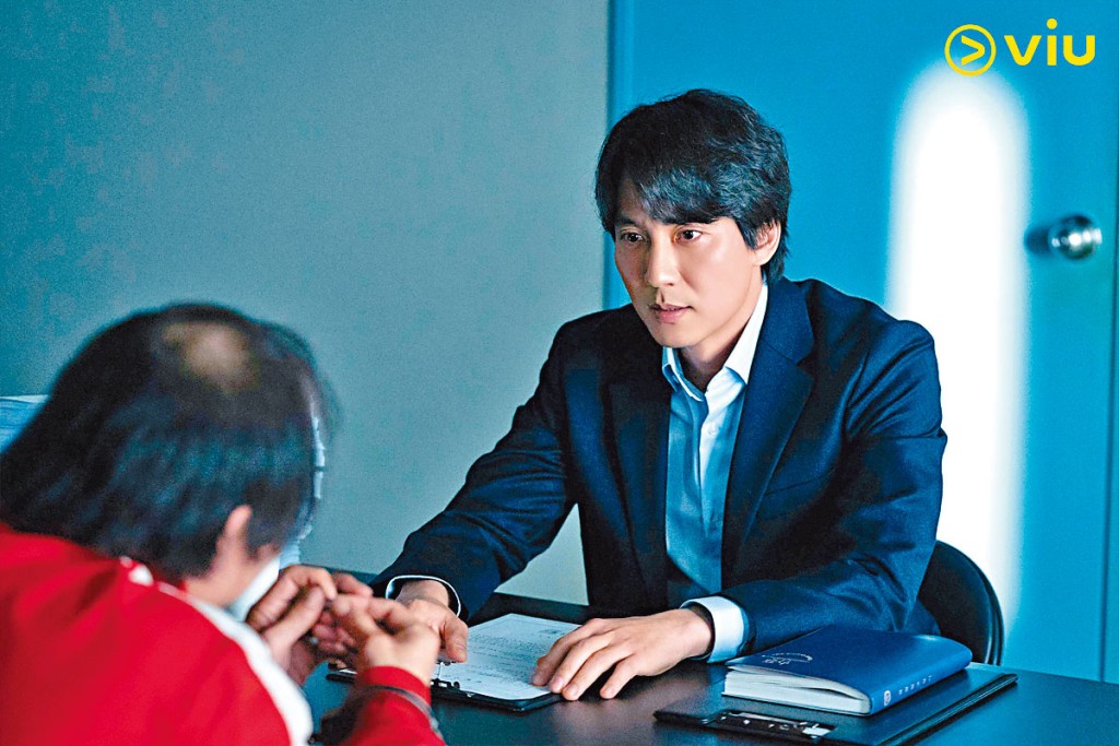 金南佶飾演的主角與多位兇手鬥智鬥勇。