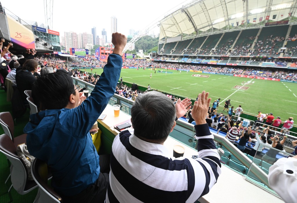 黄伟纶指，阔别三年的国际七人榄球赛今年复办，象徵香港已进一步回复正常。黄伟纶fb图片