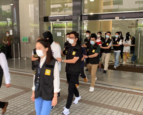 澳門司警拘捕4男1女。
