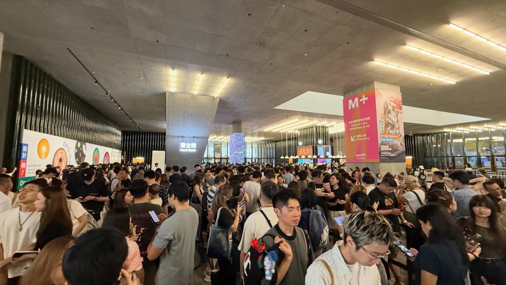網民質疑為何不設限流安排，又不能退票或改期。Threads網圖