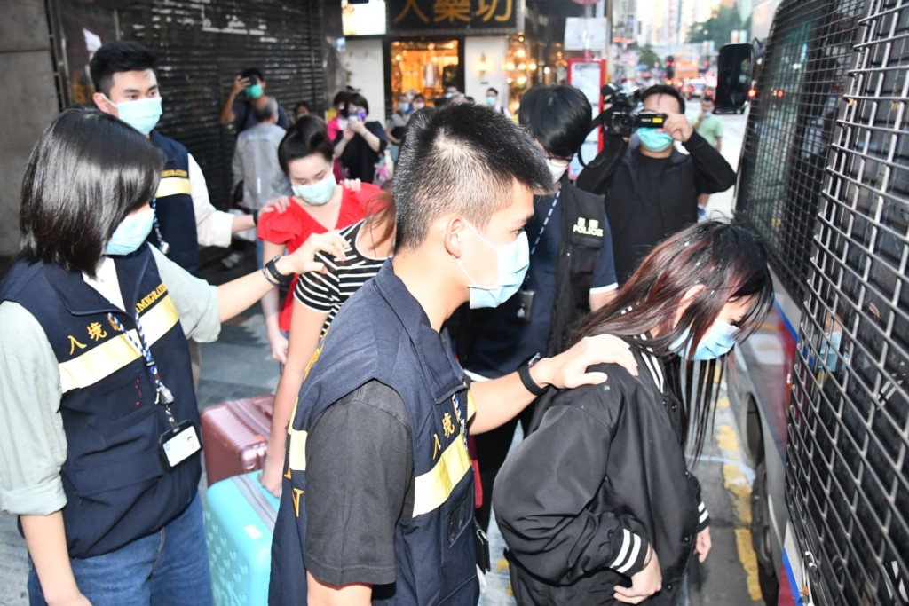 3名泰國籍女子被帶走調查。
