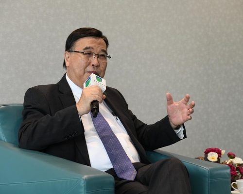 香港公開大學校長黃玉山的任期即將在本月底屆滿。