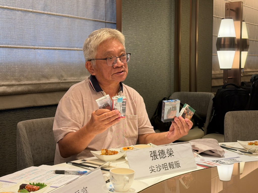 張德榮慨嘆,持牌報檔在十年間由超過400檔銳減至目前不足300檔,流失超過三成。 張德榮慨嘆,持牌報檔在十年間由超過400檔銳減至目前不足300檔,流失超過三成。